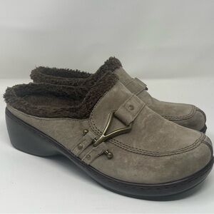 Woman’s Klogs Suede Leather Upper Fur Lined Mules / Clogs Size 9M